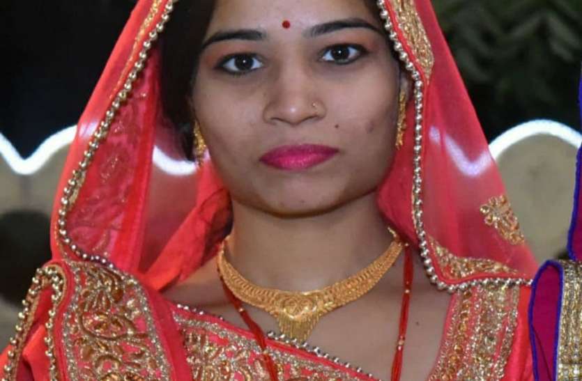 उदयपुर की बेटी ने मुम्बई में फंदा लगाकर दी जान उदयपुर की बेटी ने मुम्बई में फंदा लगाकर दी जान