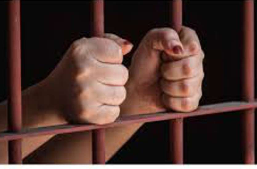 अवैध धंधे में लिप्त महिला कर रही थी ग्राहक का इंतजार, पुलिस ने गिरफ्तार कर भेजा जेल अवैध धंधे में लिप्त महिला कर रही थी ग्राहक का इंतजार, पुलिस ने गिरफ्तार कर भेजा जेल