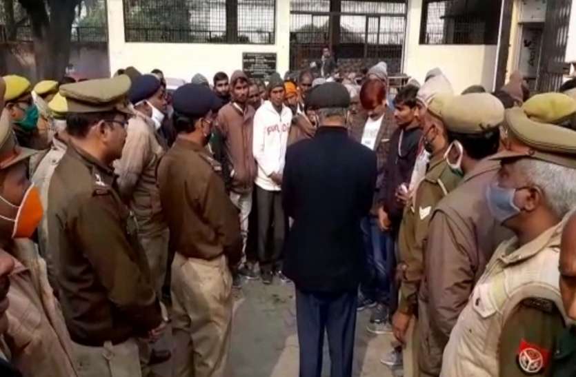 रात भर निभाई ड्यूटी फिर भी सुबह नहीं पहुंच सके घर रात भर निभाई ड्यूटी फिर भी सुबह नहीं पहुंच सके घर