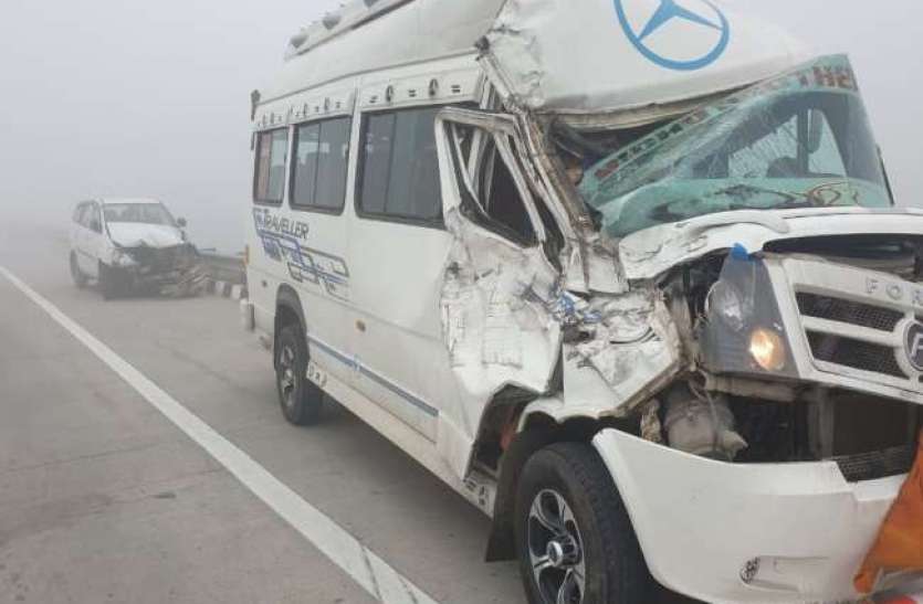 16_01_2021-accident_at_epe_baghpat_21277059.jpg कोहरे का कहर: EPE पर दिखा खौफनाक मंजर, आपस में टकराए कई वाहन