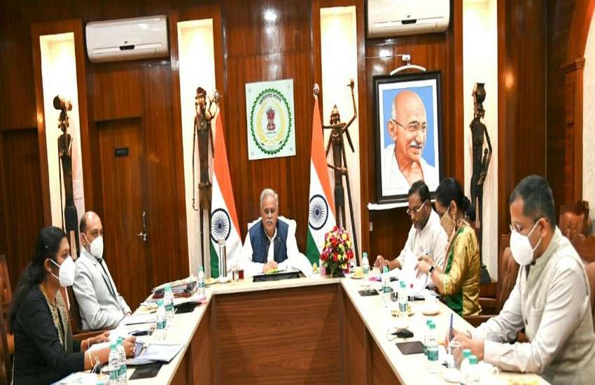 मुख्यमंत्री ने दी टीकाकरण की बधाई, सीएम हाउस में हुई विभागों की बजट तैयारियों की समीक्षा