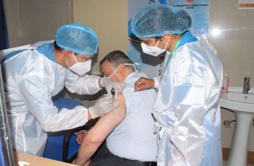 Rajasthan Corona vaccination First day दो जिलों में टारगेट से ज्यादा लोगों ने लगवाया टीका, तो कुछ में हैल्थ वर्कर्स ने कम दिखाई रूचि