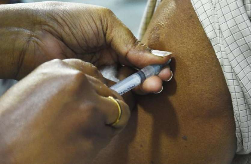 corona vaccine Coronavaccine: देश में 165714 लोगों को कोरोना का टीका लगाया गया
