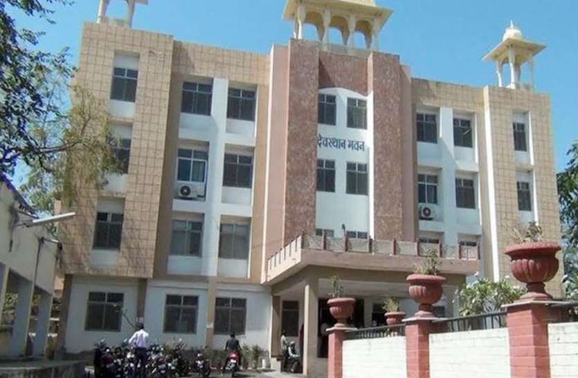 देवस्थान विभाग के अतिरिक्त आयुक्त ने किया 28 दुकानों का निरीक्षण देवस्थान विभाग के अतिरिक्त आयुक्त ने किया 28 दुकानों का निरीक्षण