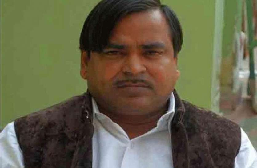 पूर्व मंत्री गायत्री प्रसाद प्रजापति की मुश्किलें बढ़ाएगा ईडी, आय से ज्यादा संपत्ति में अब दर्ज होगा ये केस पूर्व मंत्री गायत्री प्रसाद प्रजापति की मुश्किलें बढ़ाएगा ईडी, आय से ज्यादा संपत्ति में अब दर्ज होगा ये केस