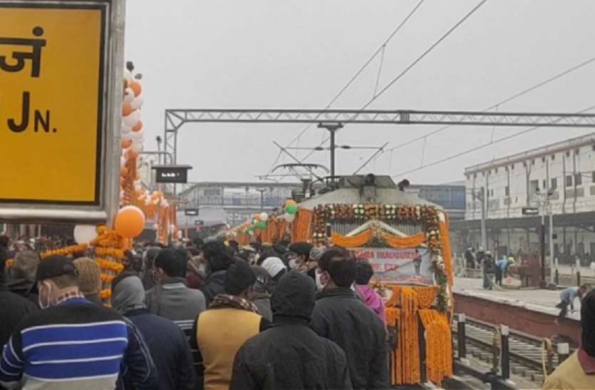 Kashi to Kevadia Train वाराणसी से Statue of Unity के लिये सीधी ट्रेन सेवा शुरू, जानिये Kashi Kevadia Train का किराया और शेड्यूल