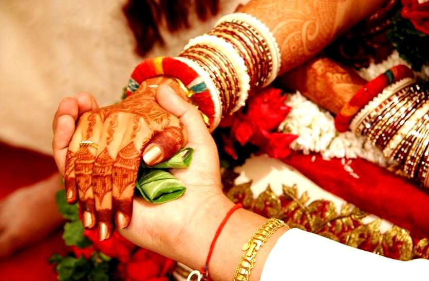 दूसरी युवती के चक्कर में पत्नी को प्रताडि़त करने वाले पति के खिलाफ जुर्म दर्ज, दहेज कम लाने के ताने देती थी सास दूसरी युवती के चक्कर में पत्नी को प्रताडि़त करने वाले पति के खिलाफ जुर्म दर्ज, दहेज कम लाने के ताने देती थी सास