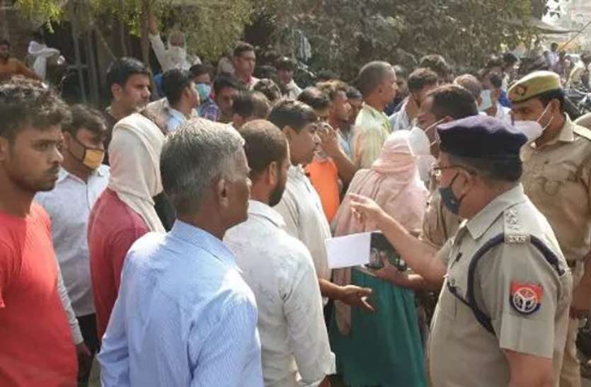 meerut.jpg मदरसा छात्रा का पुलिस चौकी के पास से अपहरण, परिजनों ने किया हंगामा