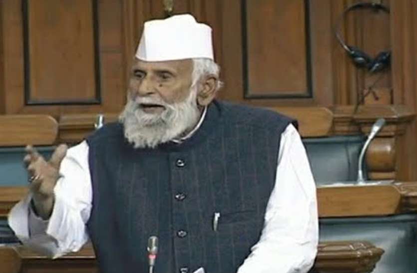 mp-barq.jpg कोरोना वैक्सीन पर सियासत: सपा सांसद का दावा, वैक्सीन में गड़बड़ी, अभी ना लगवाएं