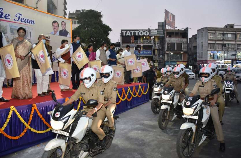 गुजरात को कफ्र्यूमुक्त बनाने में पुलिस की महत्वपूर्ण भूमिका : जाडेजा गुजरात को कफ्र्यूमुक्त बनाने में पुलिस की महत्वपूर्ण भूमिका : जाडेजा
