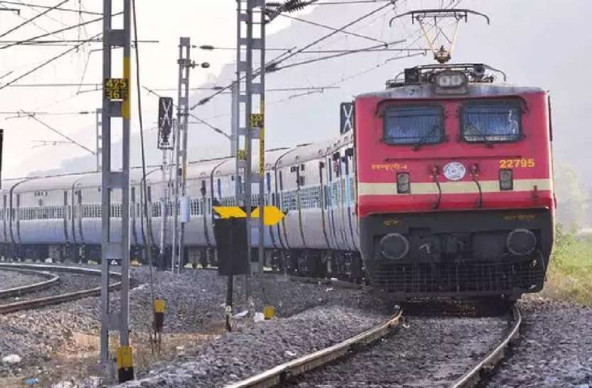 यूपी से मुंबई और दिल्ली जाना होगा आसान, अब चलेंगी ये ट्रेनें, जानें पूरी डीटेल यूपी से मुंबई और दिल्ली जाना होगा आसान, अब चलेंगी ये ट्रेनें, जानें पूरी डीटेल