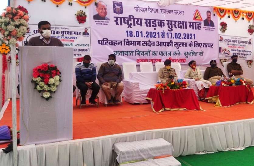 यातायात नियमों को पालना के लिए लोगों को आगे आना होगा यातायात नियमों को पालना के लिए लोगों को आगे आना होगा