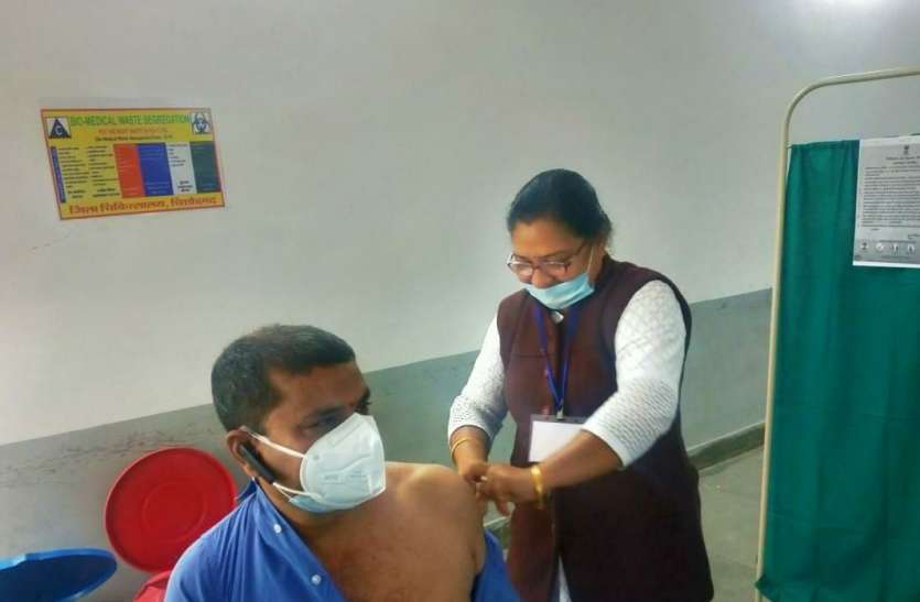 212 को लगा कोरोना का टीका 212 को लगा कोरोना का टीका