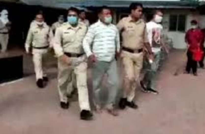 बिकरू कांड में शामिल इस हथियार पर आईजी ने घोषित किया 25 हजार रुपए का इनाम बिकरू कांड में शामिल इस हथियार पर आईजी ने घोषित किया 25 हजार रुपए का इनाम