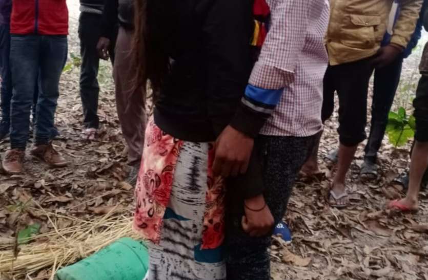 लॉकडाउन के दौरान घर आए युवक ने प्रेमिका के साथ उठाया खौफनाक कदम, मचा कोहराम लॉकडाउन के दौरान घर आए युवक ने प्रेमिका के साथ उठाया खौफनाक कदम, मचा कोहराम