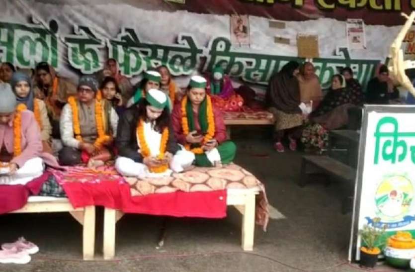 kisan-1.jpg यूपी गेट पर महिलाओं ने संभाली किसानाें के धरने की कमान