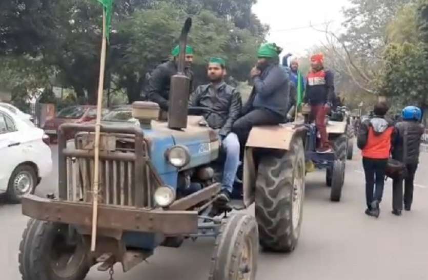 kisan-2.jpg गन्ना भुगतान और बिजली बिल माफी के लिए कलेक्ट्रेट में किसानों का डेरा