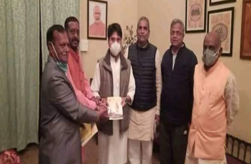 राम मंदिर निर्माण के लिए सिंधिया ने दिया 5 लाख का दान, कहा- राम काज कीन्हे बिना मोहि कहां विश्राम राम मंदिर निर्माण के लिए सिंधिया ने दिया 5 लाख का दान, कहा- राम काज कीन्हे बिना मोहि कहां विश्राम