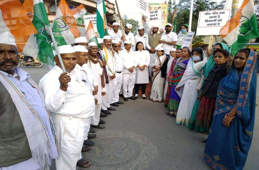 कांग्रेस सेवा दल ने तिरंगेे और हल को दी सलामी कांग्रेस सेवा दल ने तिरंगेे और हल को दी सलामी