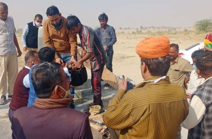 केंद्रीय अध्ययन दल से गुहार, 100 नहीं 150 दिन मिले मनरेगा में काम केंद्रीय अध्ययन दल से गुहार, 100 नहीं 150 दिन मिले मनरेगा में काम