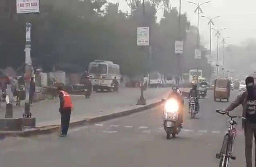 cold weather in jabalpur मौसम ले रहा करवट: धूप हो रही तल्ख, शाम को सर्द हवा में महसूस हुई ठंड