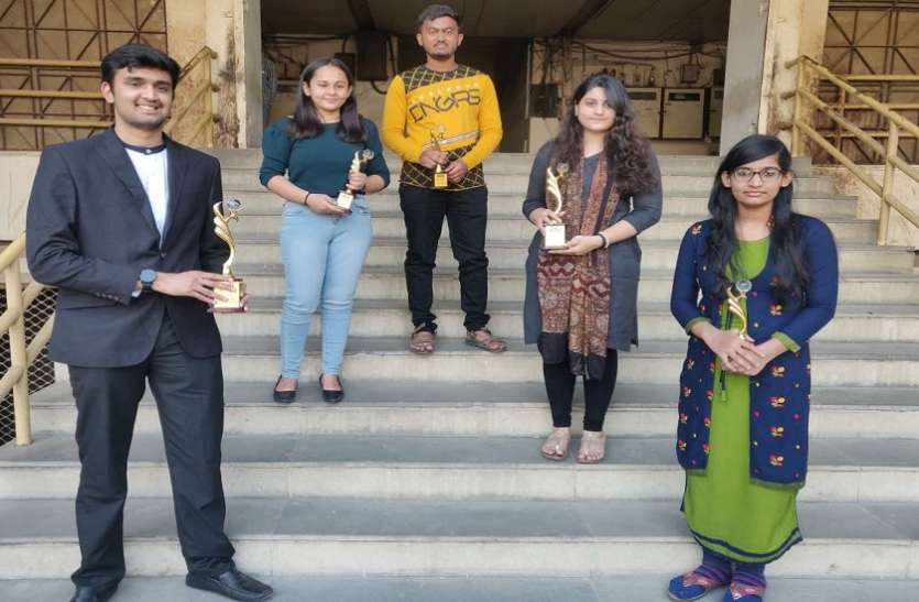 सीएस फाउंडेशन के टॉप-२५ रैंकर में अहमदाबाद के 7 विद्यार्थी सीएस फाउंडेशन के टॉप-२५ रैंकर में अहमदाबाद के 7 विद्यार्थी
