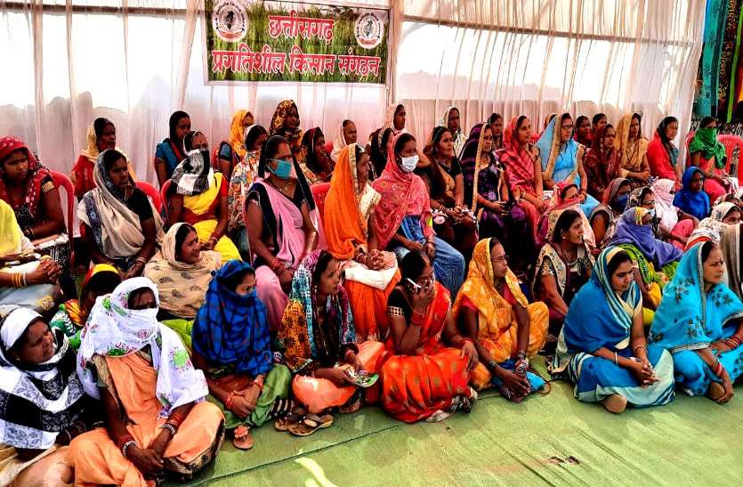 कृषि कानूनों के विरोध में दुर्ग की महिला किसानों ने खोला मोर्चा, धरना देकर किया दिल्ली आंदोलन का समर्थन कृषि कानूनों के विरोध में दुर्ग की महिला किसानों ने खोला मोर्चा, धरना देकर किया दिल्ली आंदोलन का समर्थन