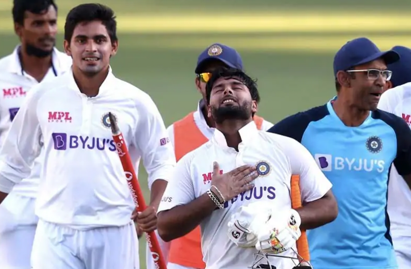 rishabh_pant.png टेस्ट में सबसे तेज 1000 रन पूरे करने वाले विकेटकीपर बने पंत, बोले-‘यह मेरी जिंदगी का सबसे बड़ा पल‘