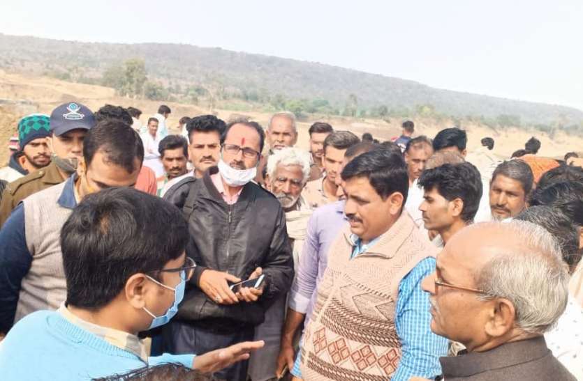 किसानों ने रोका रेसई पार्वती डैम का निर्माण, प्रशासन को एक महीने की मोहलत किसानों ने रोका रेसई पार्वती डैम का निर्माण, प्रशासन को एक महीने की मोहलत