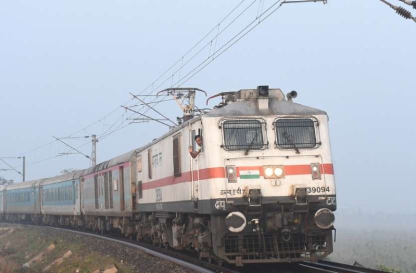 train.jpeg Train Alert: होली तक चलेंगी मुंबई और पुणे की ट्रेनें, ये रही पूरी लिस्ट और टाइम टेबल