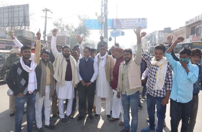 सांसद के बयान के विरोध में कांग्रेस कार्यकर्ताओं ने किया प्रदर्शन सांसद के बयान के विरोध में कांग्रेस कार्यकर्ताओं ने किया प्रदर्शन