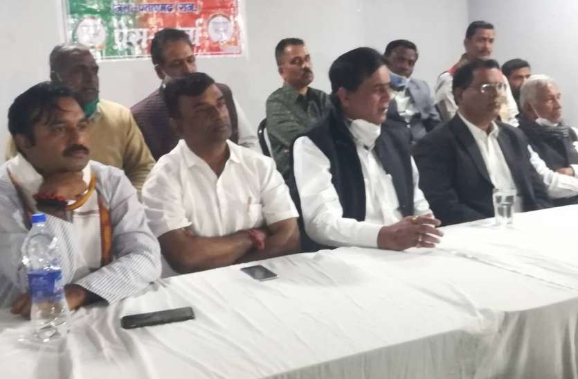 तस्वीर साफ: प्रतापगढ़ में 99 और छोटीसादड़ी में 44 प्रत्याशी मैदान में तस्वीर साफ: प्रतापगढ़ में 99 और छोटीसादड़ी में 44 प्रत्याशी मैदान में
