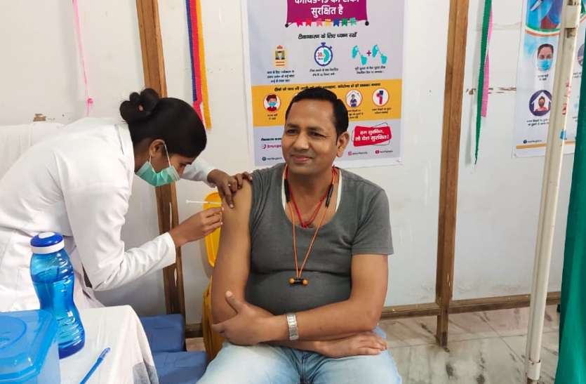 तीसरे दिन भी टीकाकरण लक्ष्य रहा अधूरा, 200 में से 130 को लगा टीका तीसरे दिन भी टीकाकरण लक्ष्य रहा अधूरा, 200 में से 130 को लगा टीका