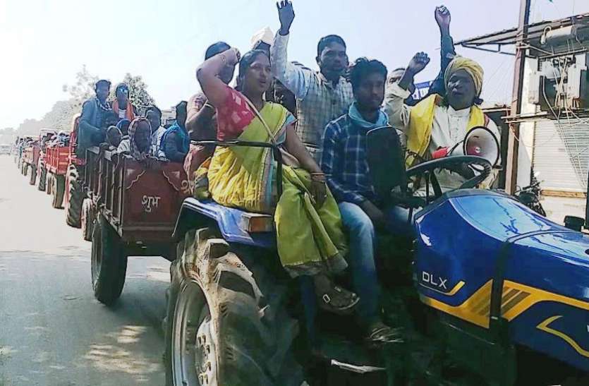 उदंती सीतानदी टाइगर रिजर्व क्षेत्र के 51 गांवों के लोग वाहन से पहुंचे गरियाबंद उदंती सीतानदी टाइगर रिजर्व क्षेत्र के 51 गांवों के लोग वाहन से पहुंचे गरियाबंद