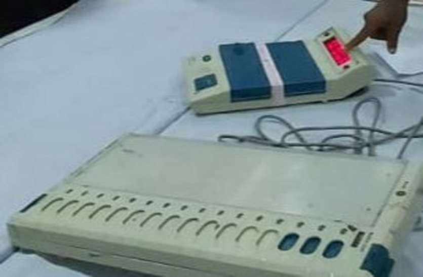 उम्मीदवारों को चुनाव चिह्न का आवंटन उम्मीदवारों को चुनाव चिह्न का आवंटन