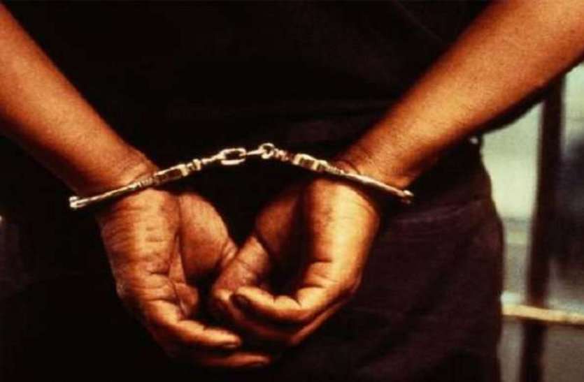 स्टांप पेपर पर इकरारनामा करके किसान से 2 करोड़ 92 लाख रुपए की धोखाधड़ी, आरोपी बिल्डर गिरफ्तार स्टांप पेपर पर इकरारनामा करके किसान से 2 करोड़ 92 लाख रुपए की धोखाधड़ी, आरोपी बिल्डर गिरफ्तार