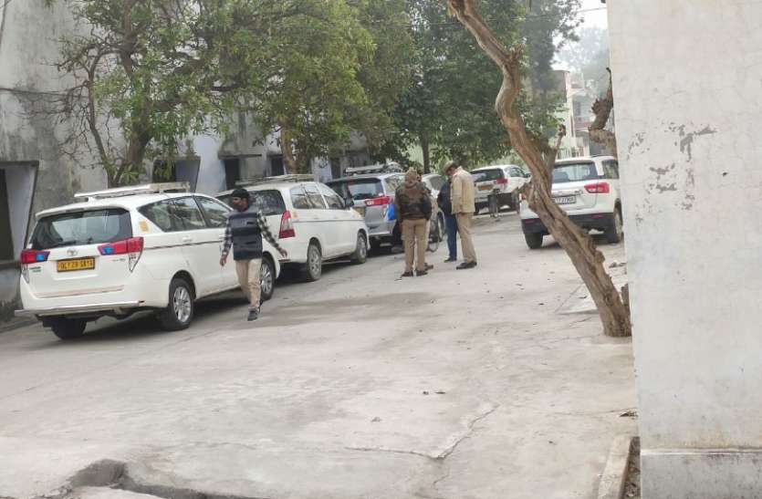 c8029b51-077b-4446-aed0-ddb5c1b5115b.jpeg देवबंद: DSP के पैृतक आवास पर CBI का छापा, परिजनों से घंटों हुई पूछताछ