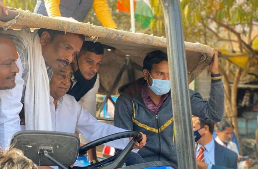 India farmers country, central government will have to change its decision: Kamanlath भारत किसानों का देश, केन्द्र सरकार को बदलना होगा अपना फैसला: कमनलाथ