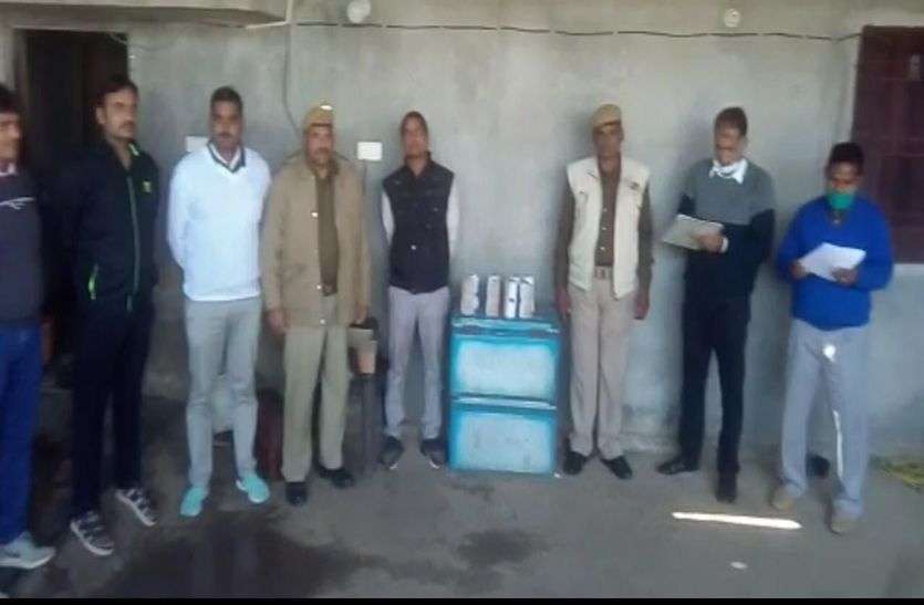 डेयरी पर नकली घी की शिकायत, पुलिस ने 80 किलो किया जब्त डेयरी पर नकली घी की शिकायत, पुलिस ने 80 किलो किया जब्त