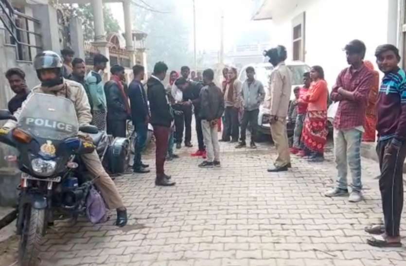 रायबरेली में ट्यूशन पढ़ने गए दो मासूमो को एक अध्यापिका ने दी ऐसी सजा,शिक्षिका ने बताया आरोप है निराधार रायबरेली में ट्यूशन पढ़ने गए दो मासूमो को एक अध्यापिका ने दी ऐसी सजा,शिक्षिका ने बताया आरोप है निराधार