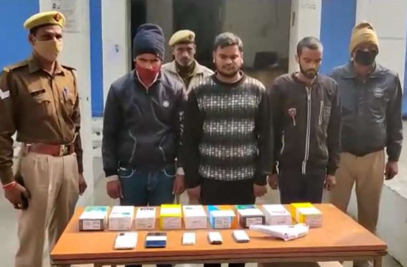 noida.jpg दुकान का शटर तोड़कर मोबाइल चोरी करने वाले तीन चोर गिरफ्तार