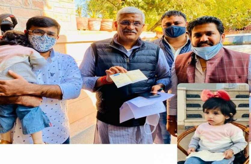 राम मंदिर के लिए डेढ़ साल की बच्ची की समर्पण निधि, सोशल मीडिया पर हो रही तारीफ राम मंदिर के लिए डेढ़ साल की बच्ची की समर्पण निधि, सोशल मीडिया पर हो रही तारीफ