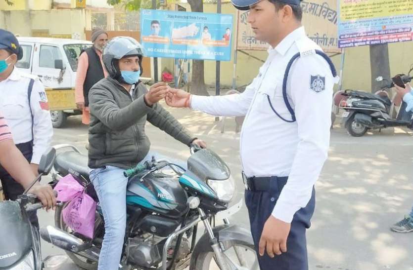 Singrauli collector and SP flag off the chariot 32 वां सड़क सुरक्षा सप्ताह का आयोजन, जागरुकता रथ को कलेक्टर व एसपी ने हरी झंडी दिखाकर किया रवाना