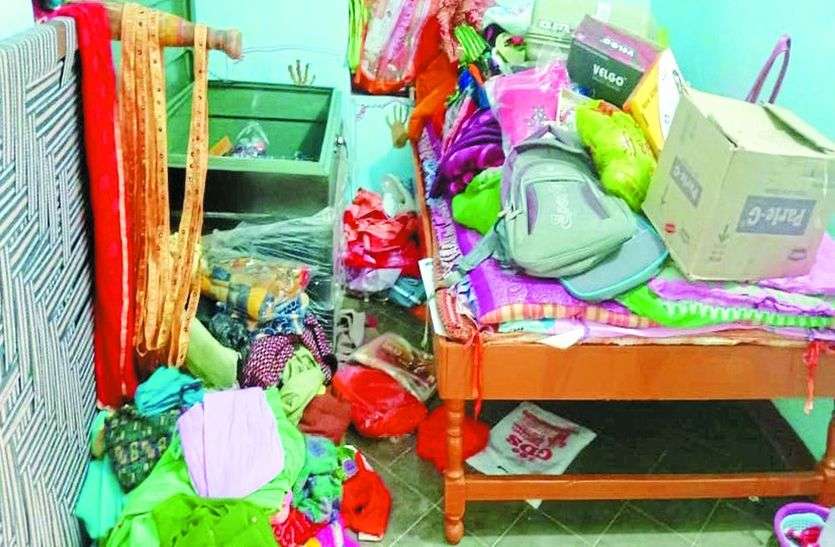 रामपुरा में घर से हजारों का सामान चोरी रामपुरा में घर से हजारों का सामान चोरी
