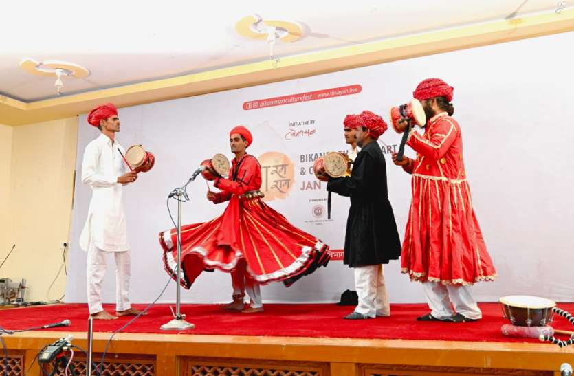 डेरूं गायन एवं नृत्य ने समा बांधा डेरूं गायन एवं नृत्य ने समा बांधा