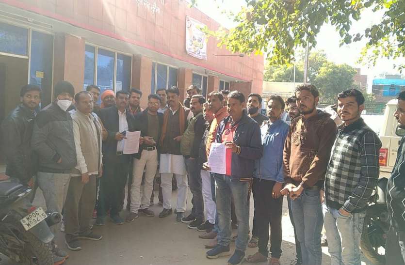 जब किया थाने का घेराव तो पुलिस ने की एफआईआर जब किया थाने का घेराव तो पुलिस ने की एफआईआर