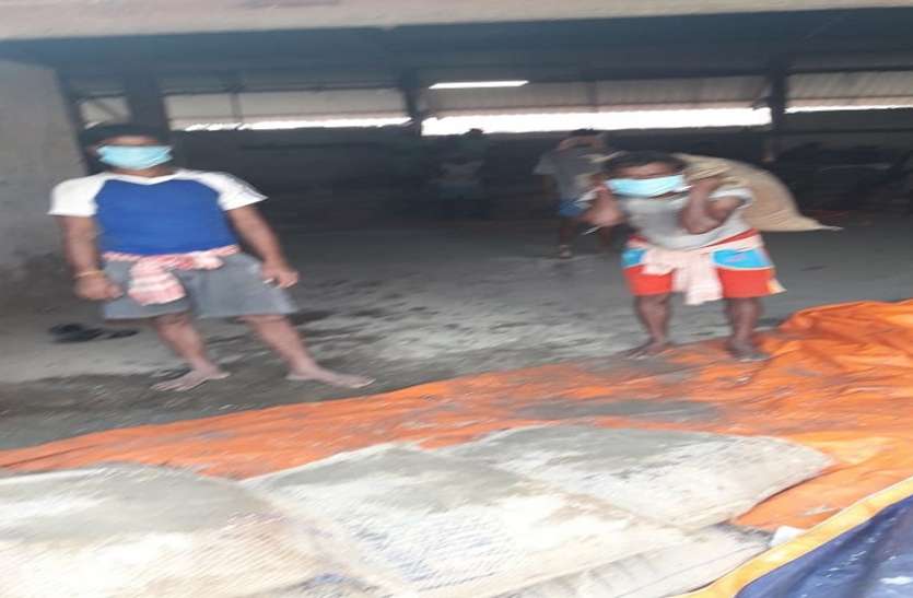 SOUTH-EASTERN RAILWAY--दक्षिण-पूर्व रेलवे ने पहुंचाया 1.34 लाख से अधिक टन खाद्यान्न-नमक SOUTH-EASTERN RAILWAY--दक्षिण-पूर्व रेलवे ने पहुंचाया 1.34 लाख से अधिक टन खाद्यान्न-नमक