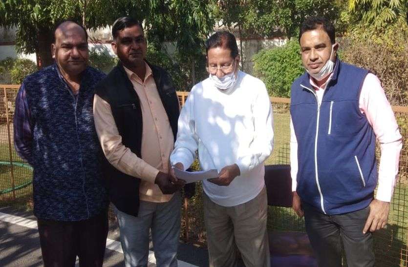 Malinga meets UDH Minister for promotion of Palika to C to B grade पालिका को सी से बी ग्रेड में क्रमोन्न्ति के लिए यूडीएच मंत्री से मिले विधायक मलिंगा