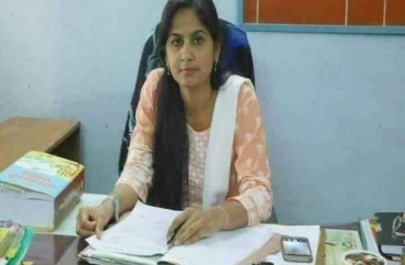 a4_1.jpg कोर्ट में निलंबित आरएएस पिंकी बोली: मेरी शादी है, मुझे छोड़ दो, अदालत ने नहीं दी जमानत