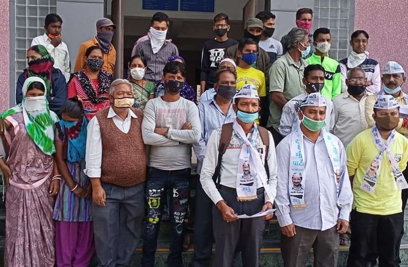 लारी गल्ला संचालकों पर पालिका की कार्रवाई का विरोध लारी गल्ला संचालकों पर पालिका की कार्रवाई का विरोध